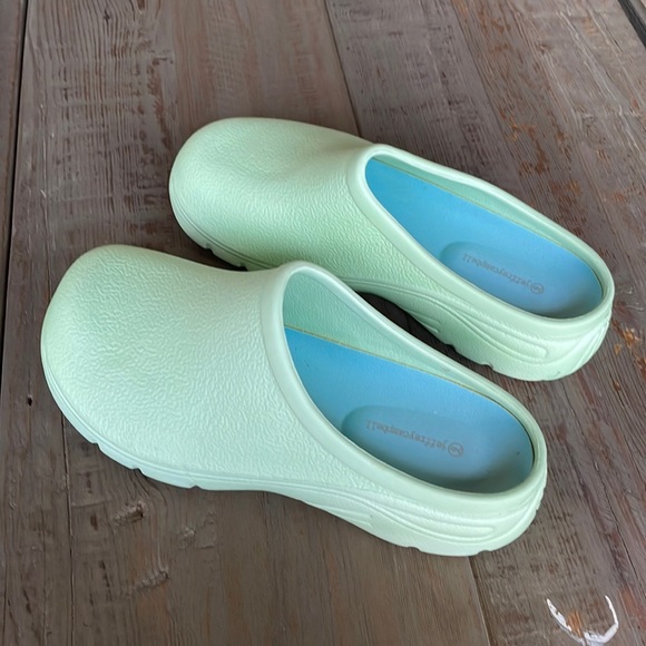 Jeffrey Campbell Shoes - Jeffrey Campbell Free People Birdie Danish Rubber Clog Light Green Size 9 NWOB